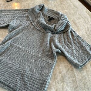 Short sleeved sweater White House black market